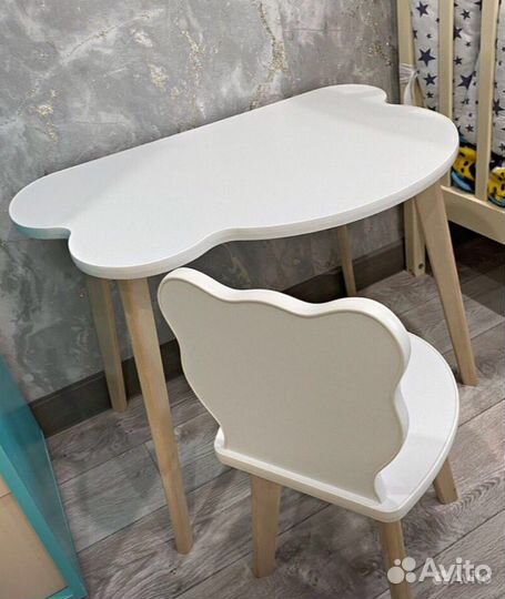 Детский стол и стул 