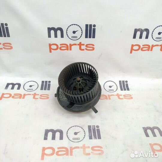 Моторчик печки Audi Q3 8U 2014