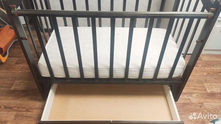 Детская кроватка с матрасом