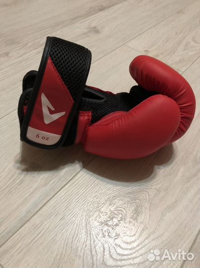 Боксерские перчатки