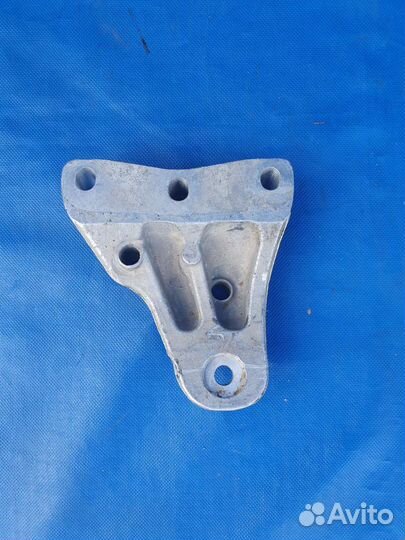 Кронштейн опоры двигателя Volkswagen Polo 1,4