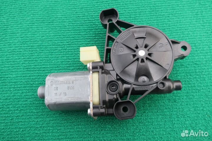 Моторчик стеклоподъёмника передний правый Golf 7