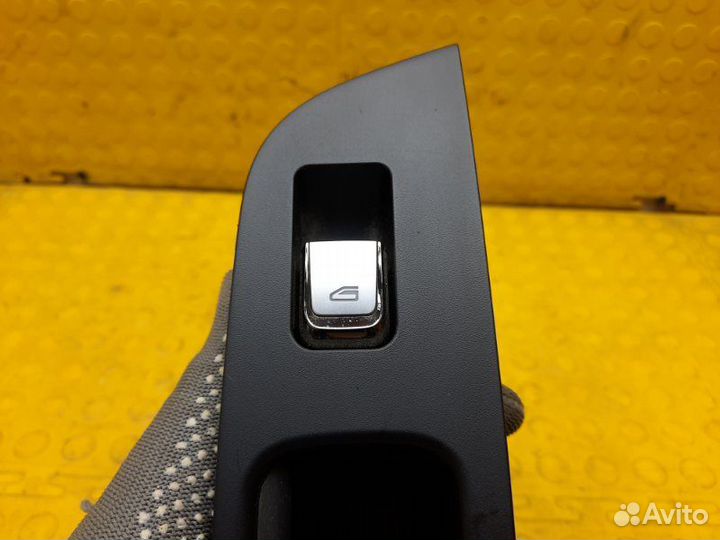 Блок управления стеклоподъемниками задний правый