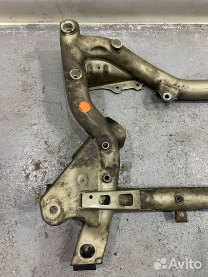 Подрамник передний Mercedes W212