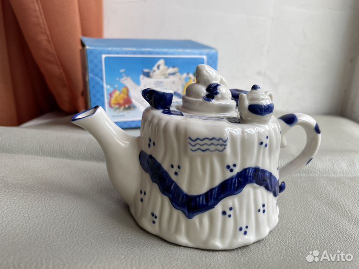 Чайник сувенирный фарфор
