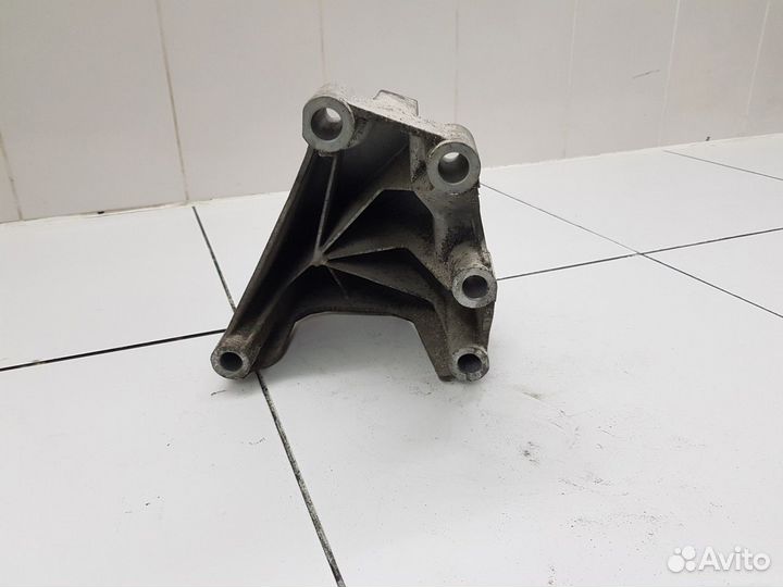 Кронштейн опоры двигателя (Genesis G70)