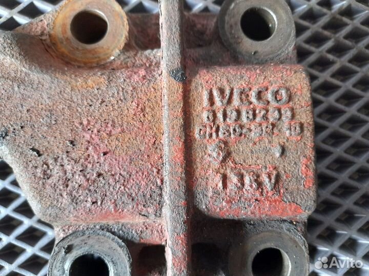 8138233 Кронштейн двигателя задний правый