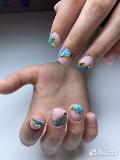 Модель на маникюр