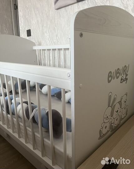 Кроватка детская с маятником и ящиком