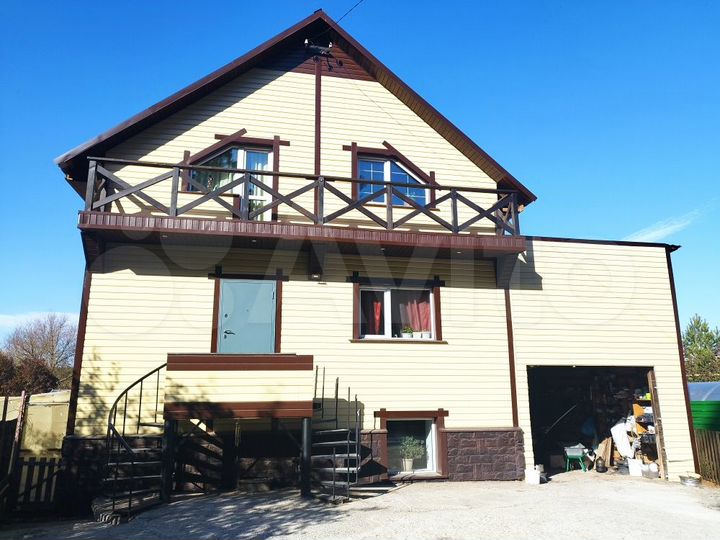 Коттедж 219 м² на участке 10 сот.