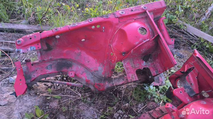 Передний правый лонжерон Audi 80B3