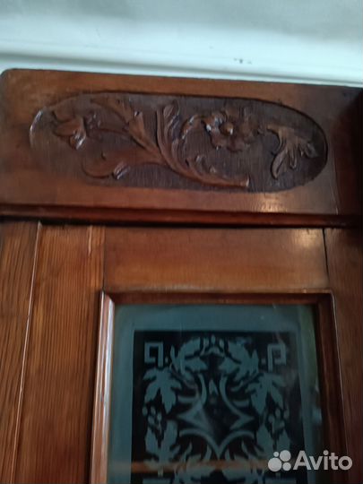 Антикварный шкаф