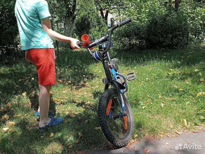 Детский велосипед с дополнительными