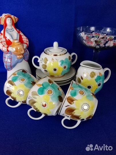 Часть чайного сервиза