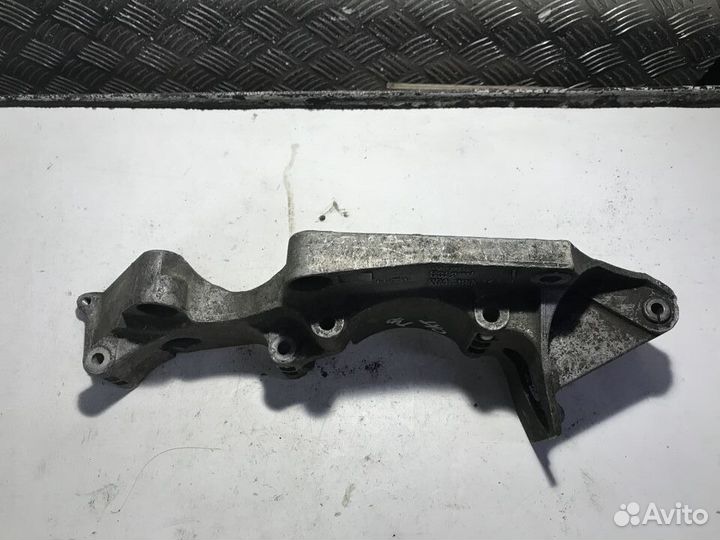 Кронштейн генератора Skoda Octavia Tour