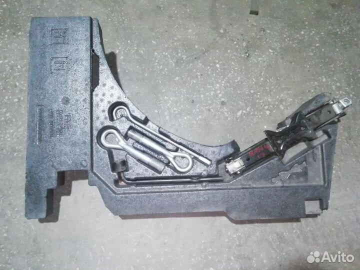 Набор инструментов(домкрат) Qashqai J10 2012