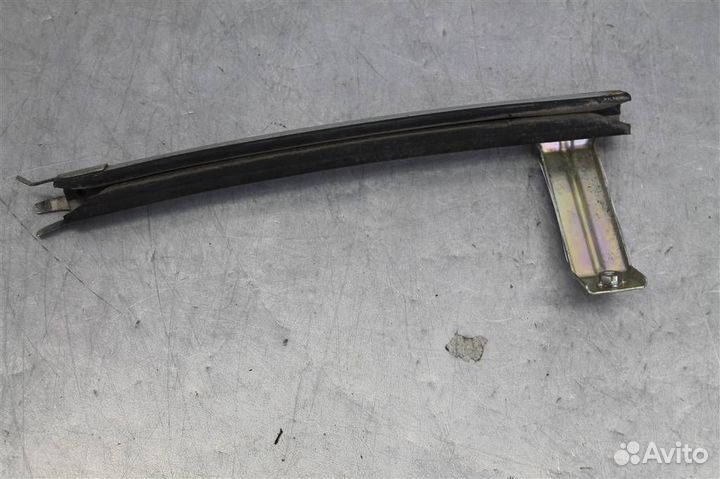 Направляющая стекла двери передней левой Nissan Q