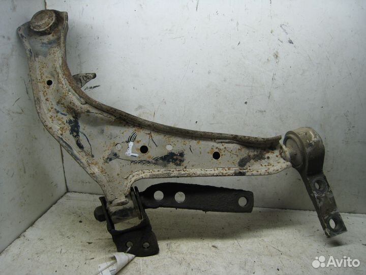 Рычаг передний нижний Лев. Ниссан Примьера 2002г