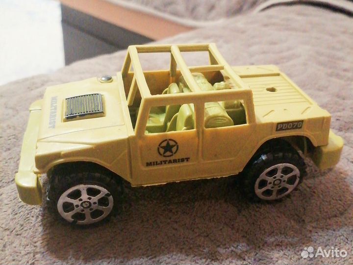 Игрушка машинка военная