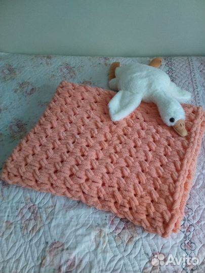 Плед из ализе пуффи ручной работы