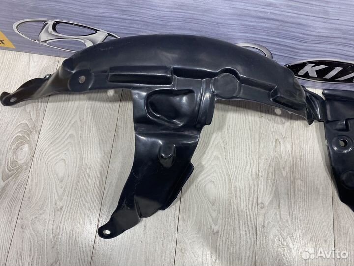 Подкрылок передний Renault clio 2 Лев