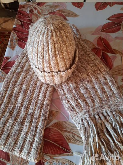 Шапка вязанная женская с шарфом
