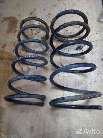 Mitsubishi carisma пружины