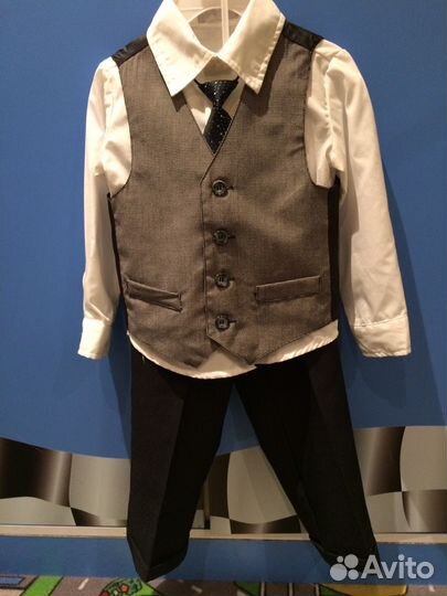 Костюм тройка