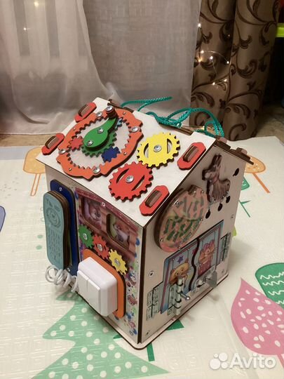 Бизиборд домик