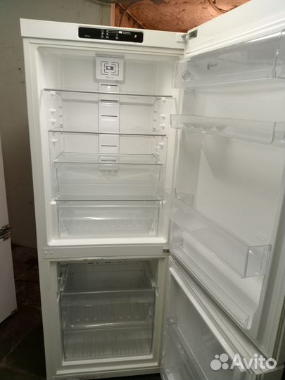 Холодильник whirlpool