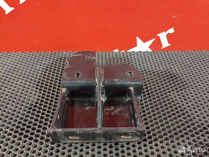 Кронштейн усилителя бампера правый