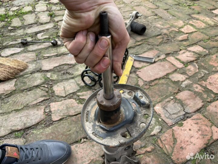 Стойка передняя правая Хонда Цивик 8е 5D