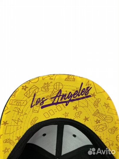 Бейсболка с прямым козырьком снепбек NewEra Lakers