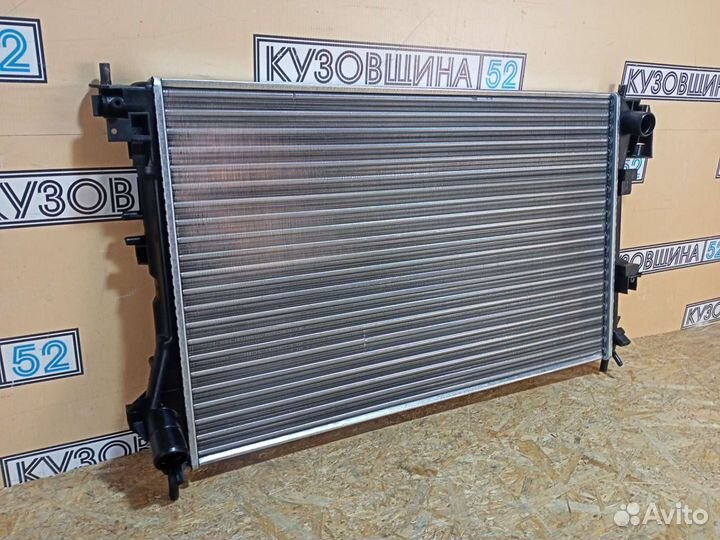 Радиатор охлаждения Opel Vectra C (01-08г)