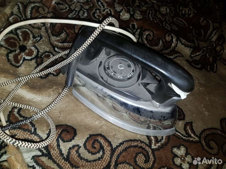 Утюг старинный тяжелый с отпаривателем.электрич