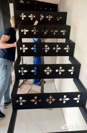 Лестница в дом. Металлическая