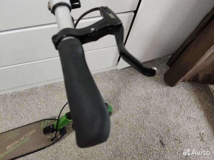 Самокат подростковый с ручным тормозом