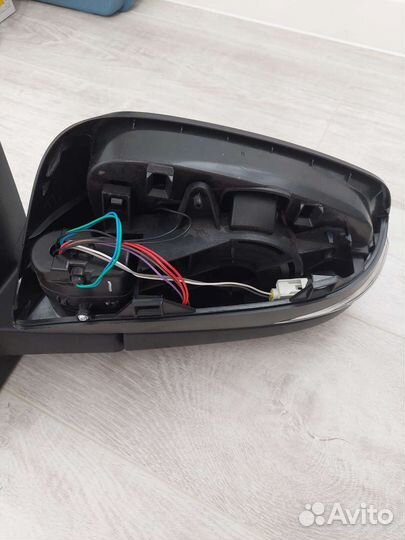 Продается зеркало боковое toyota RAV 4 CA40