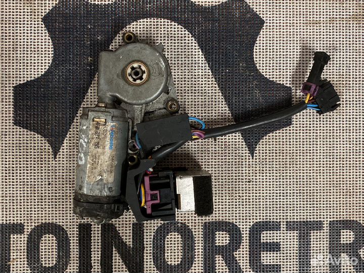 Мотрр люка Audi 4A0877795