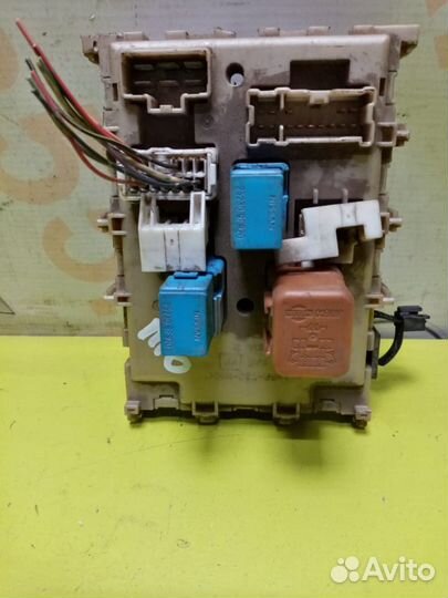 Блок предохранителей салонный Ниссан Альмера