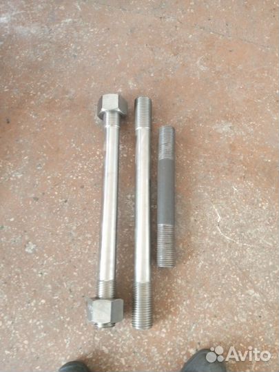 Шпилька М56 со. 12Х18Н10Т