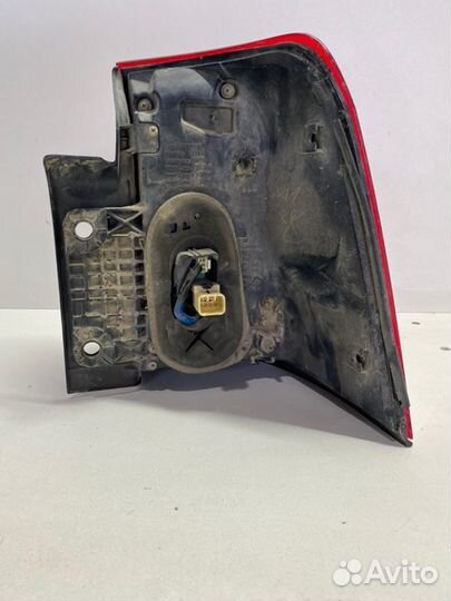 Фонарь наружный задний левый Toyota Land Cruiser