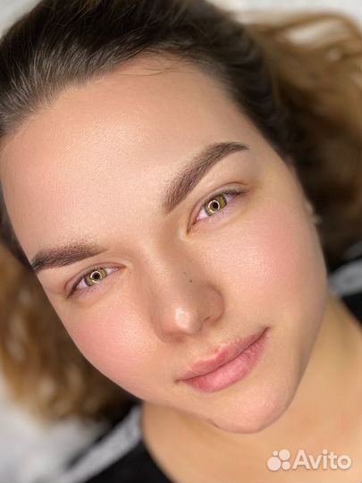 Модель на Перманентный макияж бровей и губ