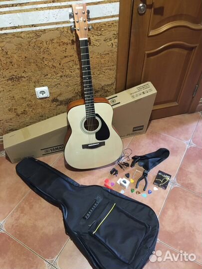 Акустическая гитара Yamaha F310 и полный набор