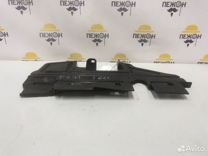 Дефлектор радиатора правый Toyota Avensis лифтбек