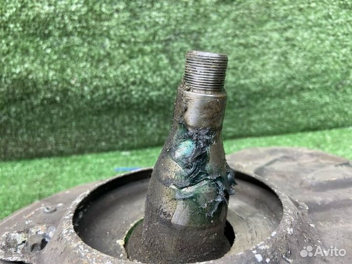 Поворотный кулак передний правый Mercedes-Benz E