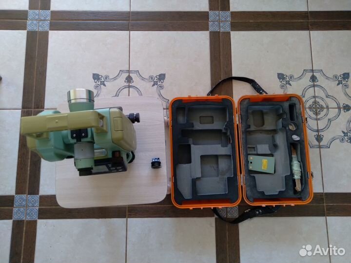 Теодолит электронный