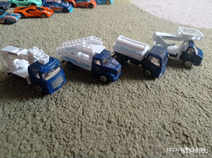 Hot wheels машинки