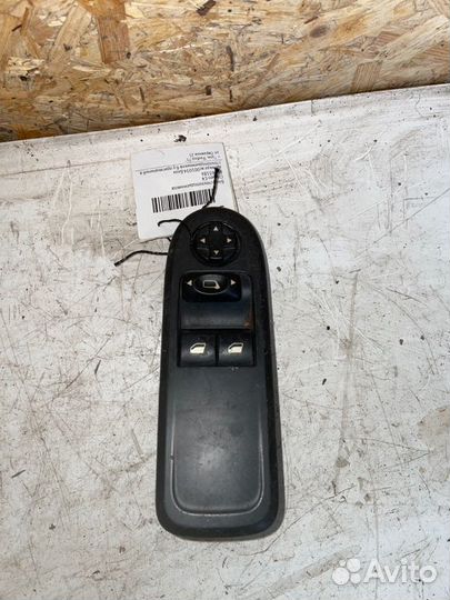 Блок управления стеклоподъемниками передний левый