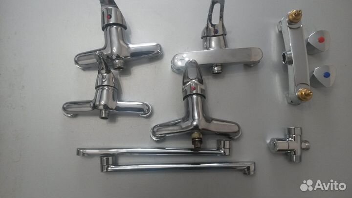 Смеситель в ванну